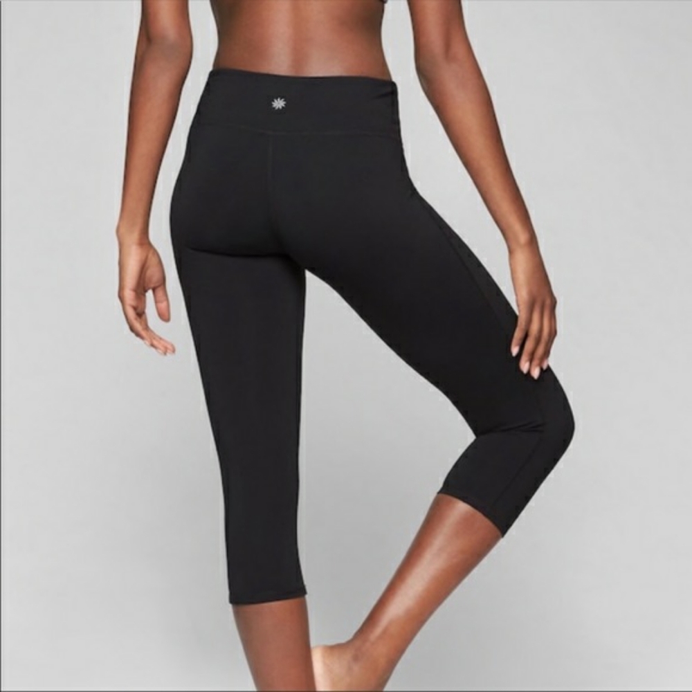 Athleta Revelation Capri Leggings in Black M